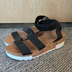 Black and cork sandal women’s size 8